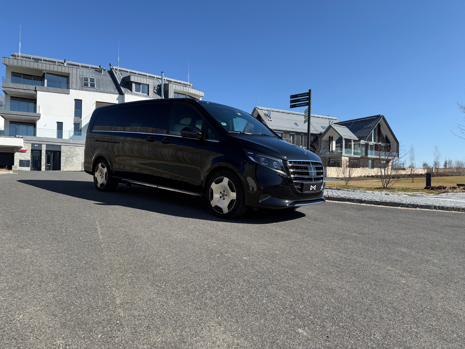 Mercedes V-Class chauffeur service in Prague by MOTTIFY Chauffeurs