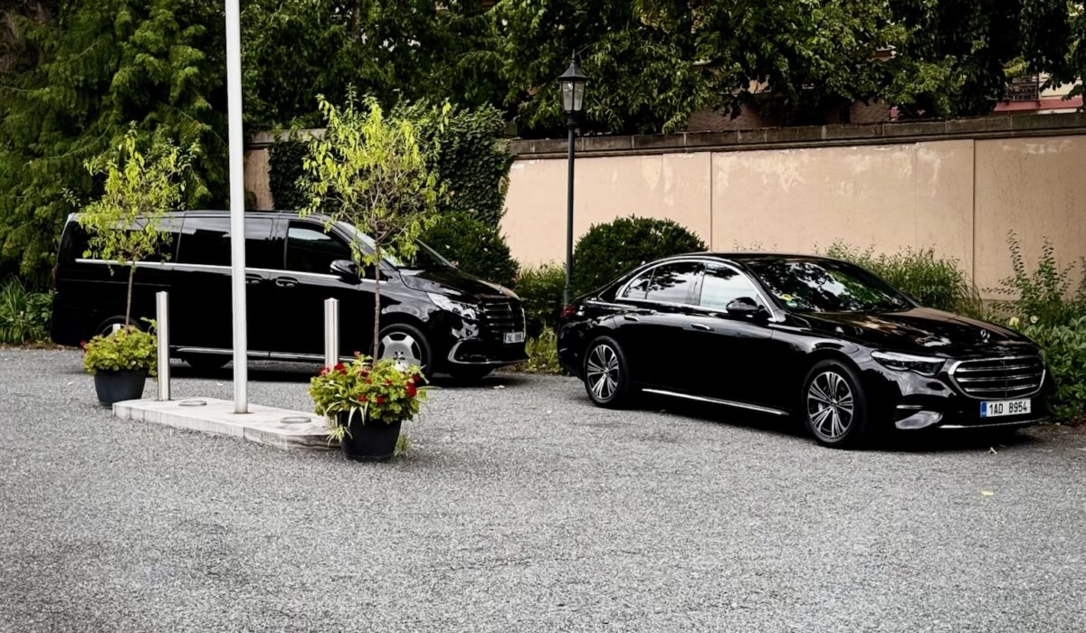 Mercedes-Benz S-Class and V-Class operated by MOTTIFY for corporate chauffeur service in Prague